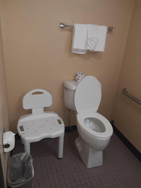 Room image 4